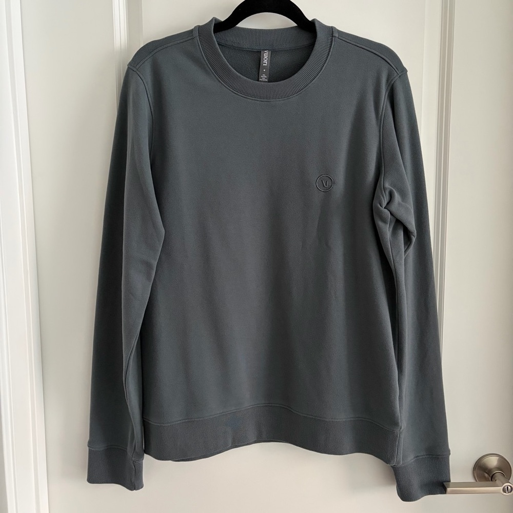 *NWT* Vuori Cypress Crew Sweatshirt in Lake